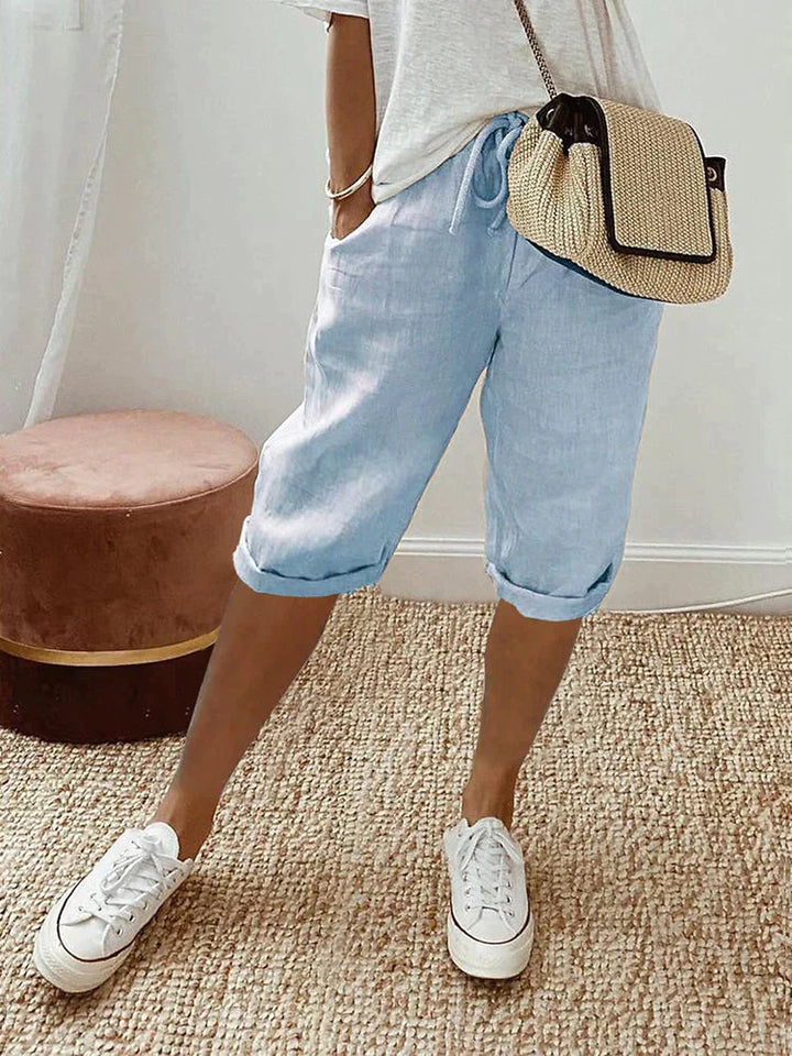 Vielseitige Damen Jogger-Shorts in Schwarz, leicht & bequem für Sport, Freizeit & Urlaub. Entspannter Schnitt.