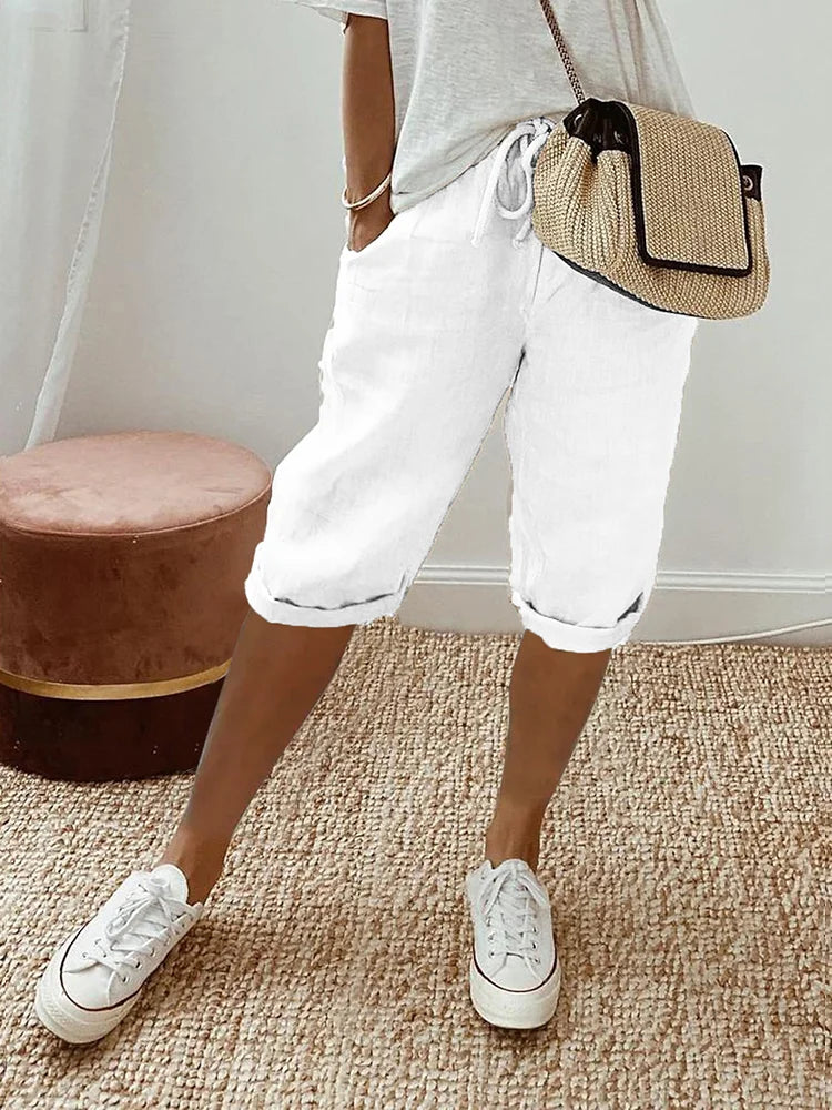 Bequeme Damen Jogger-Shorts für entspannte Sommertage, Freizeit & Urlaub. Relaxed Fit Shorts in Blau.