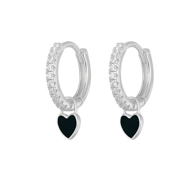 Goldschmuck Creolen für Damen, mit funkelnden Zirkonia Steinen verziert. Modisch & elegant.