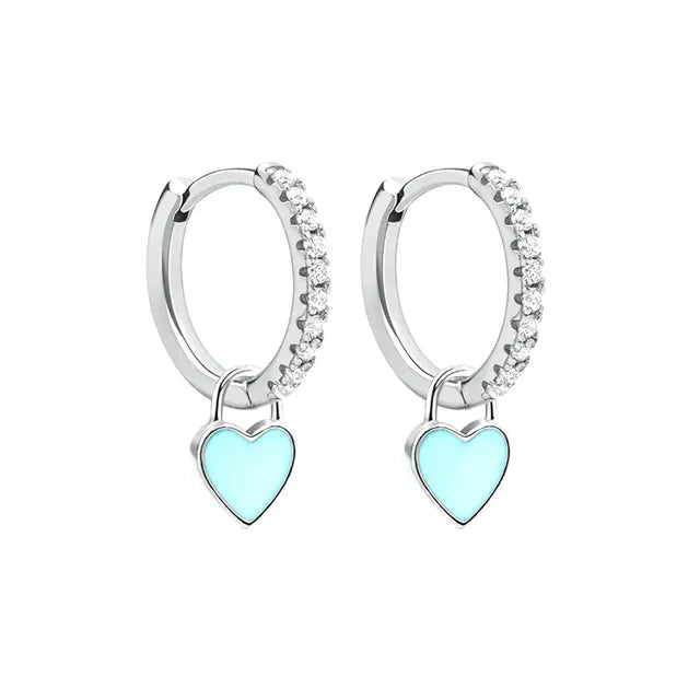 Creolen aus Silber mit strahlenden Zirkonia, ideal für Damen. Vielseitiger Alltagsschmuck.