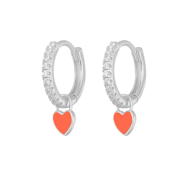 Sterlingsilber Creolen mit funkelnden Zirkonia für Damen. Zeitlos elegant und vielseitig.