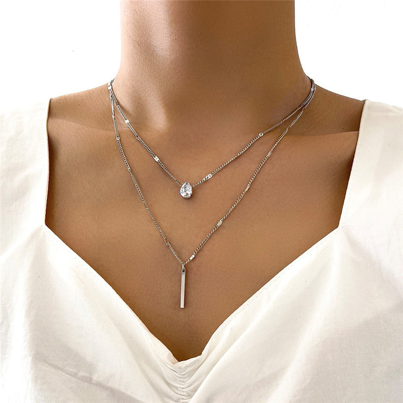 Elegante Gold-Gliederkette für Damen mit Vintage-Anhänger. Perfekter Schmuck für besondere Anlässe.