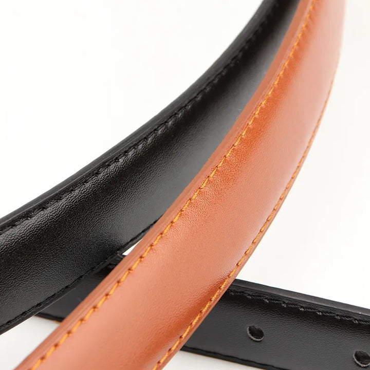 Eleganter Damengürtel mit quadratischer Schnalle. Perfektes, vielseitiges Fashion-Accessoire für sie.