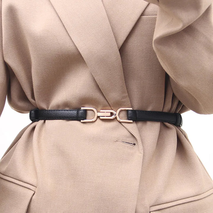 Femininer Damengürtel, schmal, verstellbar, mit goldener Schnalle, perfekt zum Aufwerten von Kleidern.