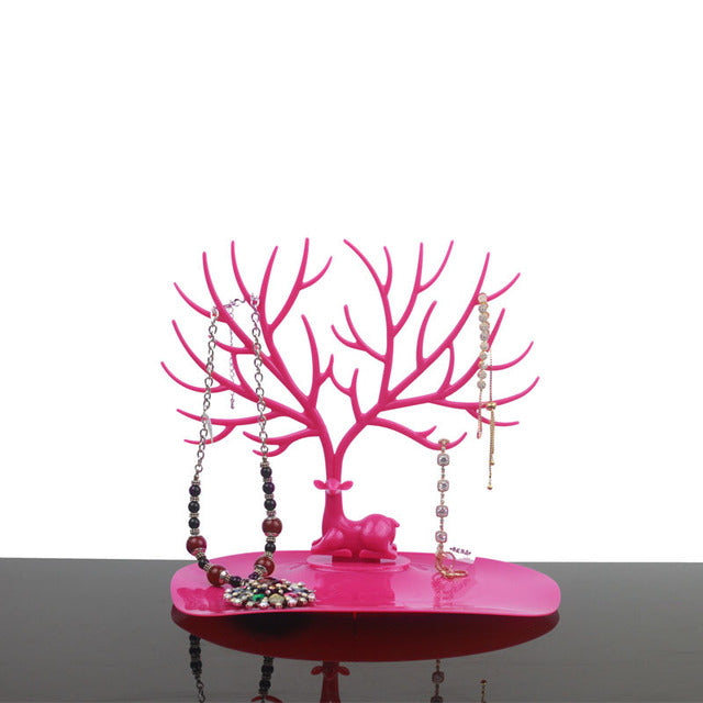 Dekorativer Hirsch Schmuckständer für Schlafzimmer, perfekt zur Accessoire-Präsentation.