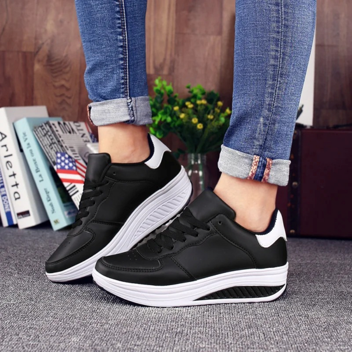 Ganzjahres-Damensneaker in Schwarz/Weiss. Orthopädische Komfortschuhe für Damen, perfekt für optimalen Halt.