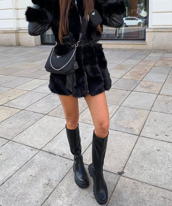 Trendige Damen Plateauboots, schwarz. Robuste Stiefeletten mit seitlichen Stretch-Einsätzen für leichtes Anziehen.