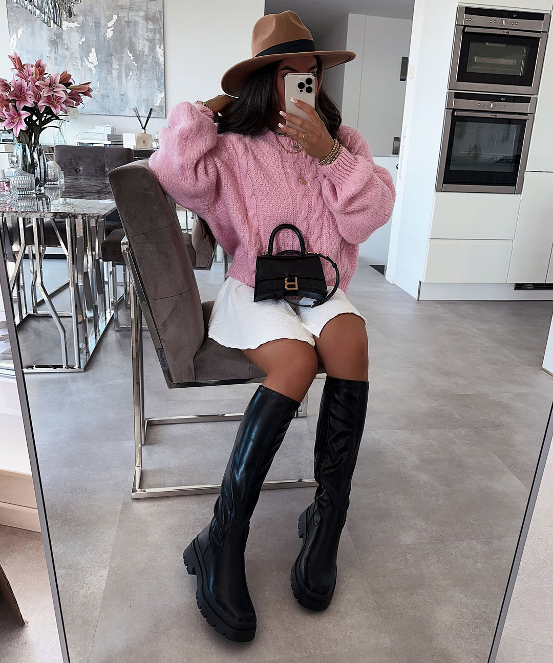 Robuste Damen Chelsea Boots mit hohem Plateauabsatz. Bequeme schwarze Stiefeletten für jedes Wetter.