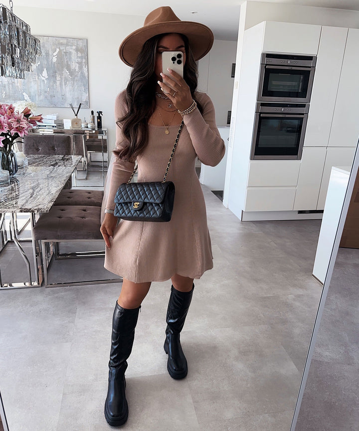 Stilvolle Damen Plateau Stiefeletten. Schwarze Chelsea Boots mit Plateau und bequemer Passform.