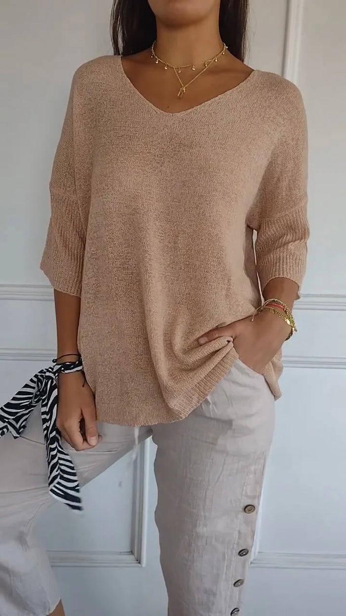 Elegantes Damen Stricktop mit V-Ausschnitt, lockerem Schnitt. Vielseitiges Oberteil für modische Freizeit-Looks.