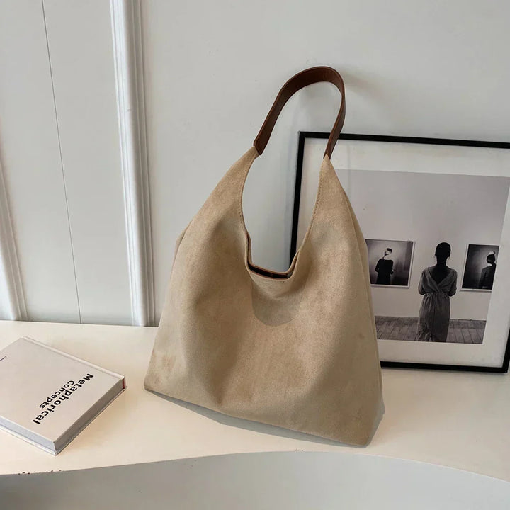 Hochwertige grüne Wildleder Tote Bag für Damen, große und stilvolle Alltagstasche mit viel Platz.