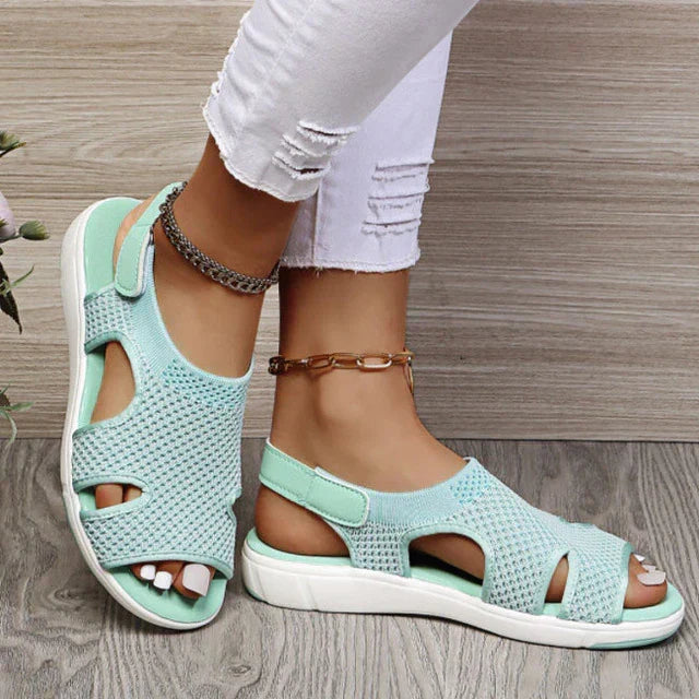 Orthopädische Damenschuhe: Bequeme Sandalen mit Fußbett für lange Spaziergänge und täglichen Komfort.