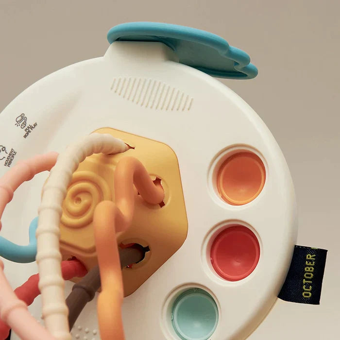 Sinnliches Kinder Ufo als Baby Geschenk. Sensorisches Spielzeug zur Förderung von Greifen, Motorik & Entwicklung.