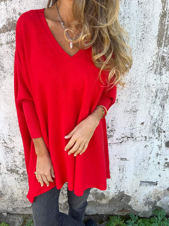 Vielseitiges Damen Oversize Sweatshirt mit V-Ausschnitt. Ideal als bequemer Pullover für Freizeit oder elegant kombiniert.