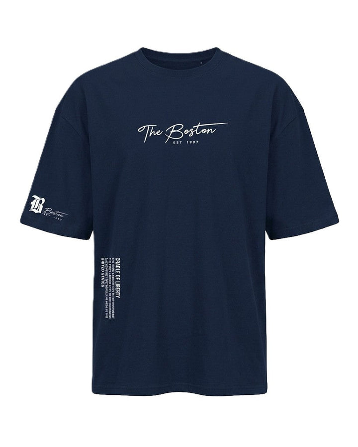 Modernes Herren Oversized T-Shirt mit auffälligem Statement Grafik-Print. Ideal für Urban Style Mode.