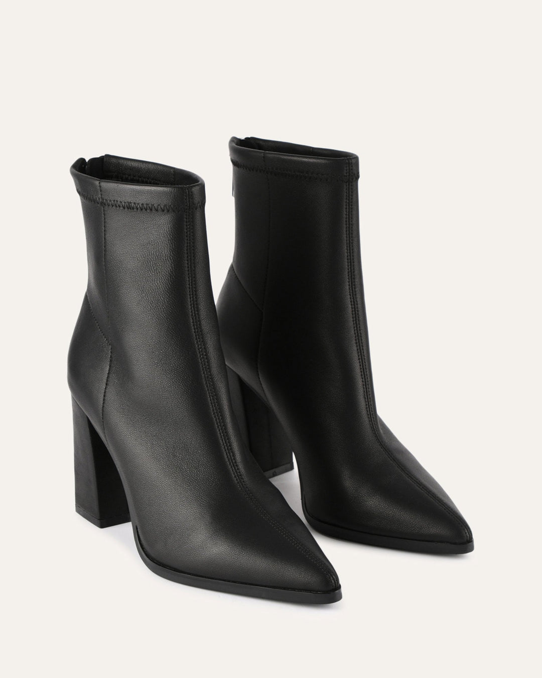 Elegante Damenstiefeletten schwarz mit 9 cm Blockabsatz, ideal für Business, Abend & Wintermode. Knöchelhoch.