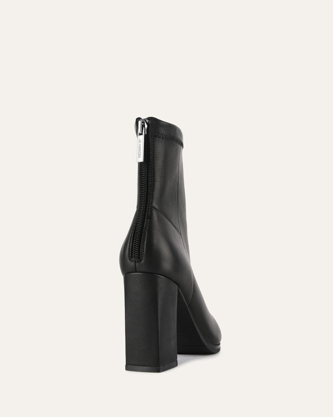 Stylische schwarze Damenstiefeletten mit 9 cm Blockabsatz, perfekt als Business- oder Abendschuh. Wintermode.