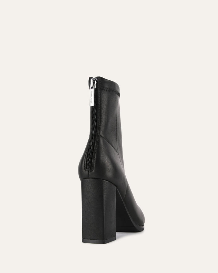 Stylische schwarze Damenstiefeletten mit 9 cm Blockabsatz, perfekt als Business- oder Abendschuh. Wintermode.