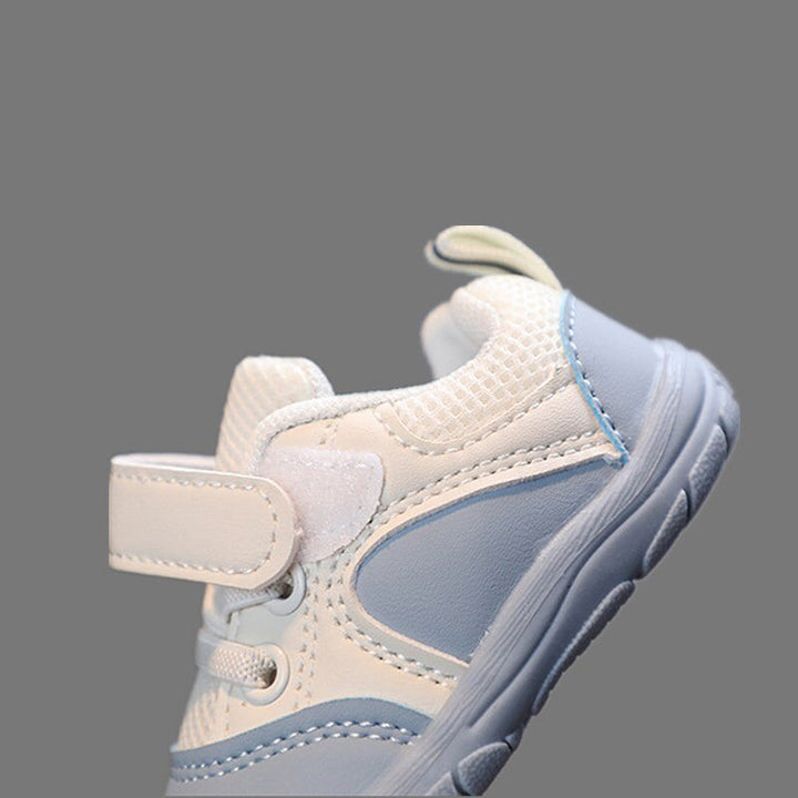 Robuste Kleinkind Barfußschuhe für aktive Füße, atmungsaktiv, flexibel & unterstützt gesunde Entwicklung.
