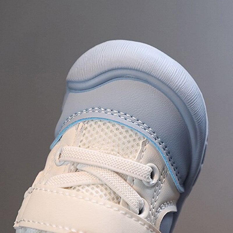 Kinder Barfußschuhe unterstützen das Wachstum & die natürliche Fußentwicklung kleiner Füße optimal.