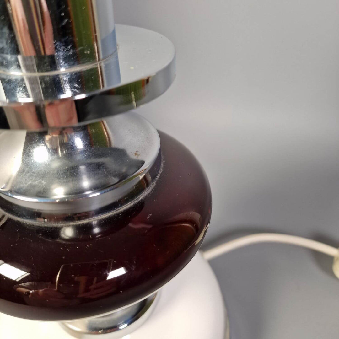 Stilvolle Designlampe der 70er, Chrom-Optik, 60 cm hoch, E27. Eine markante Retro-Innenbeleuchtung.