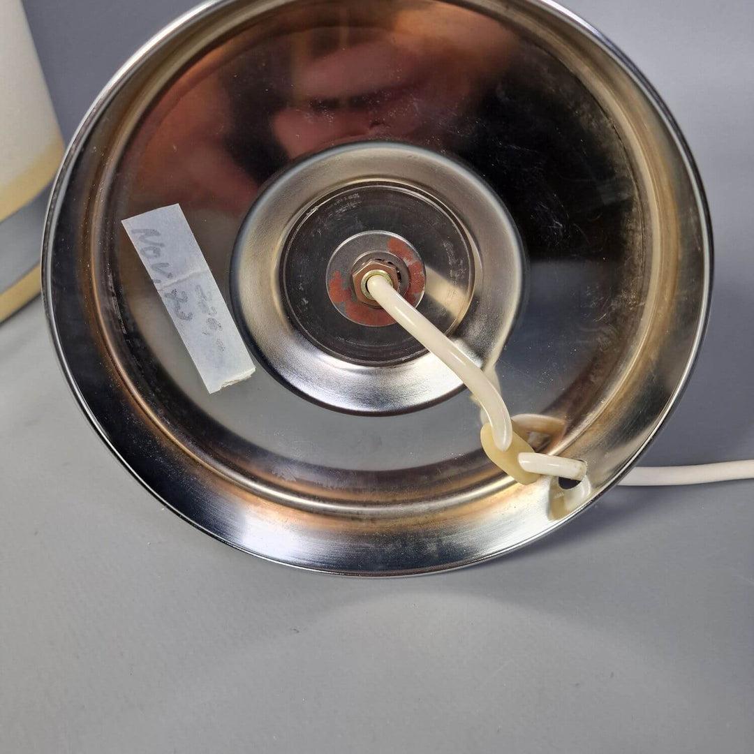Hochwertige verchromte Tischleuchte, 60 cm hoch, mit E27 Fassung im klassischen 70er Jahre Retro-Stil.