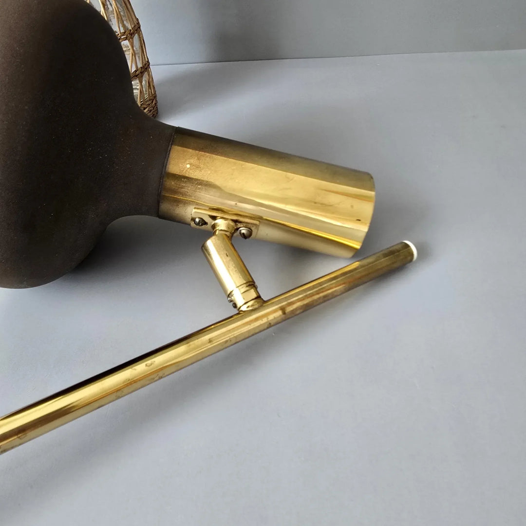 Flexible Vintage Schreibtischlampe aus Metall & Messing, Höhe und Neigung verstellbar, stilvolle Beleuchtung.