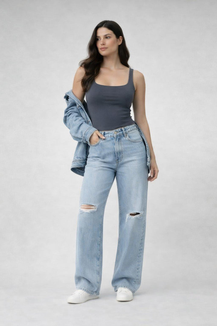 Figurbetontes Damen Basic Top, ärmellos mit elegantem Eckausschnitt. Perfekt für Sommer & moderne Alltagsmode.