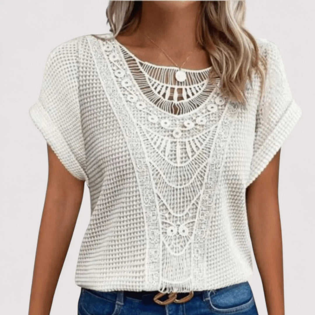 Elegantes Damen Oberteil mit feiner Spitze und Waffelstruktur. Perfekt für feminine Sommer Looks.