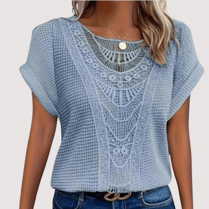 Stilvolles Damen Kurzarm-Top mit Rundhals. Feminin, elegant und mit Waffelstruktur für Frühling & Sommer.