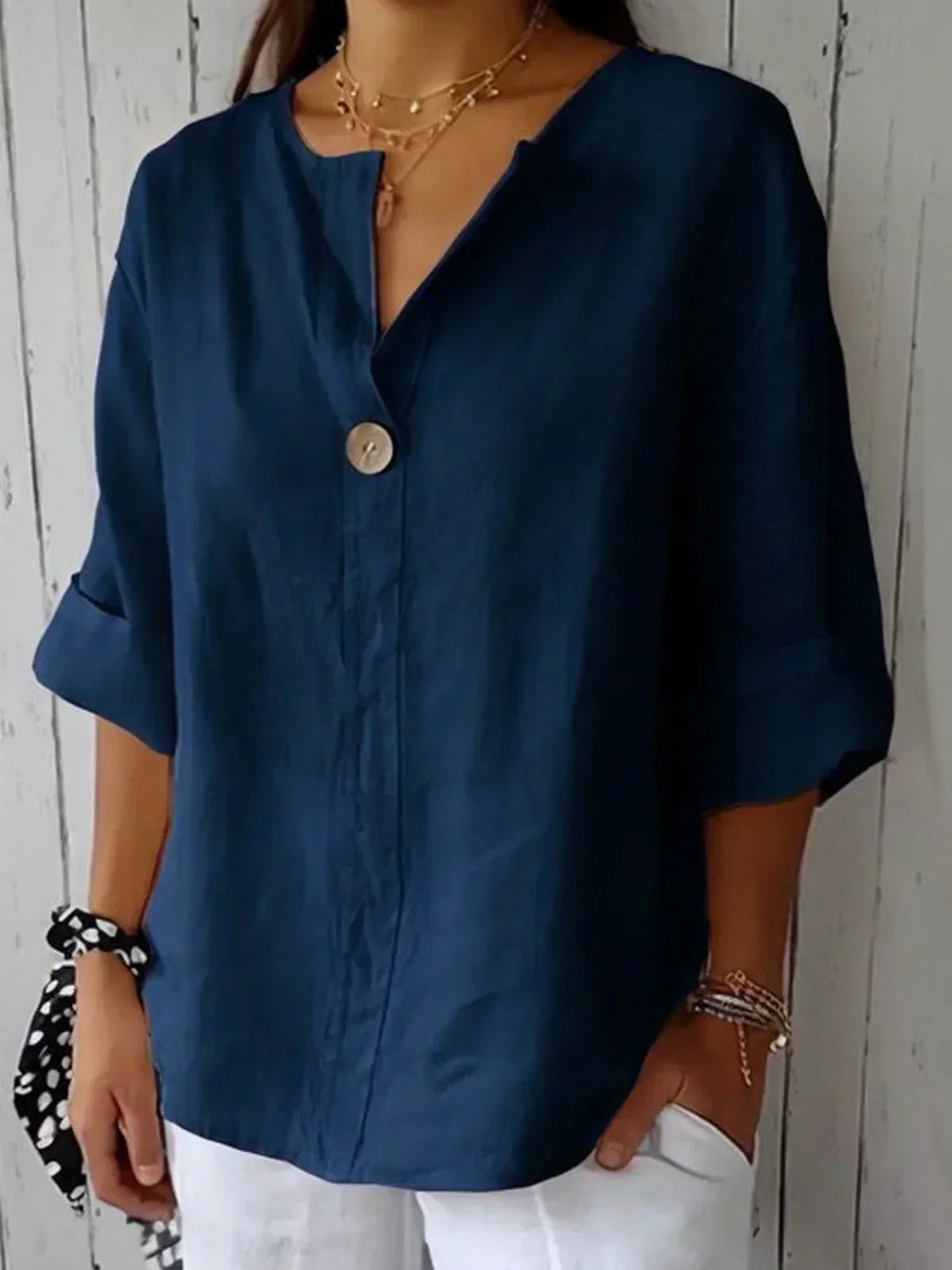 Hochwertiges Damen V-Ausschnitt Top, bequemer und vielseitiger Stil für moderne Damenmode.