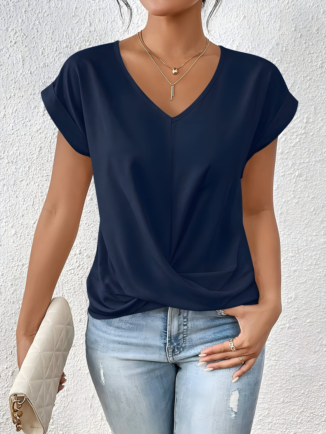 Figurfreundliches Damen Basic Top mit Twist-Front Design. Schmeichelhaft und vielseitig für Sommer und Freizeit.