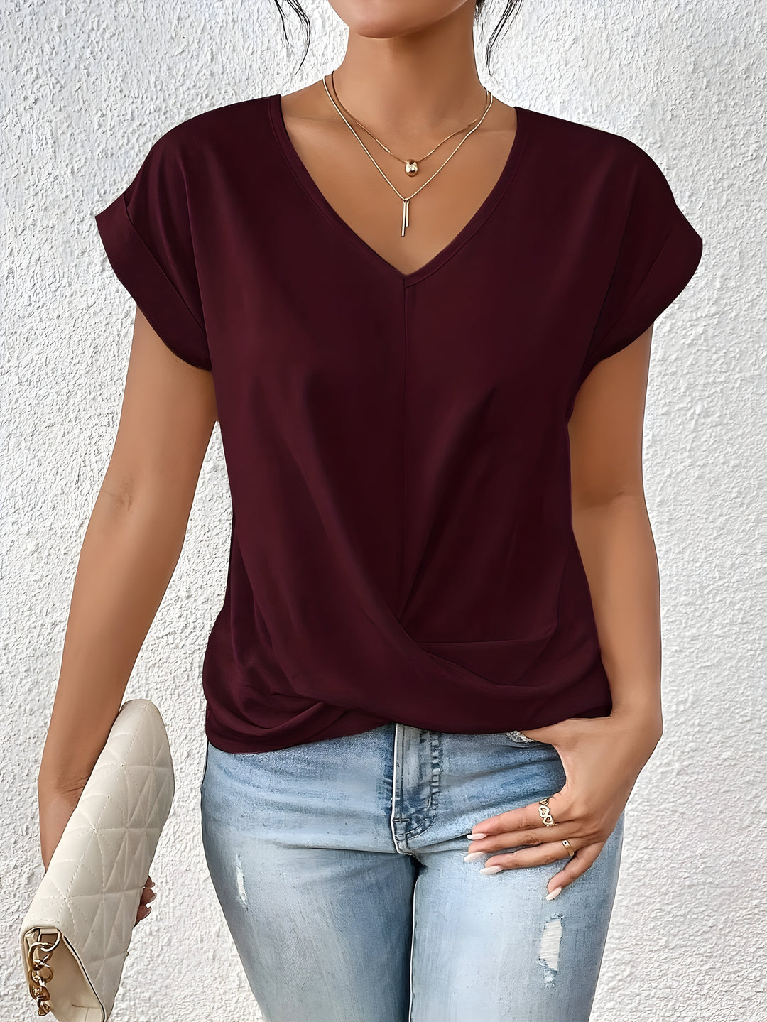 Damen Freizeit Top, V-Ausschnitt, mit raffiniertem Twist-Front für eine ansprechende Silhouette. Kurzärmlig.