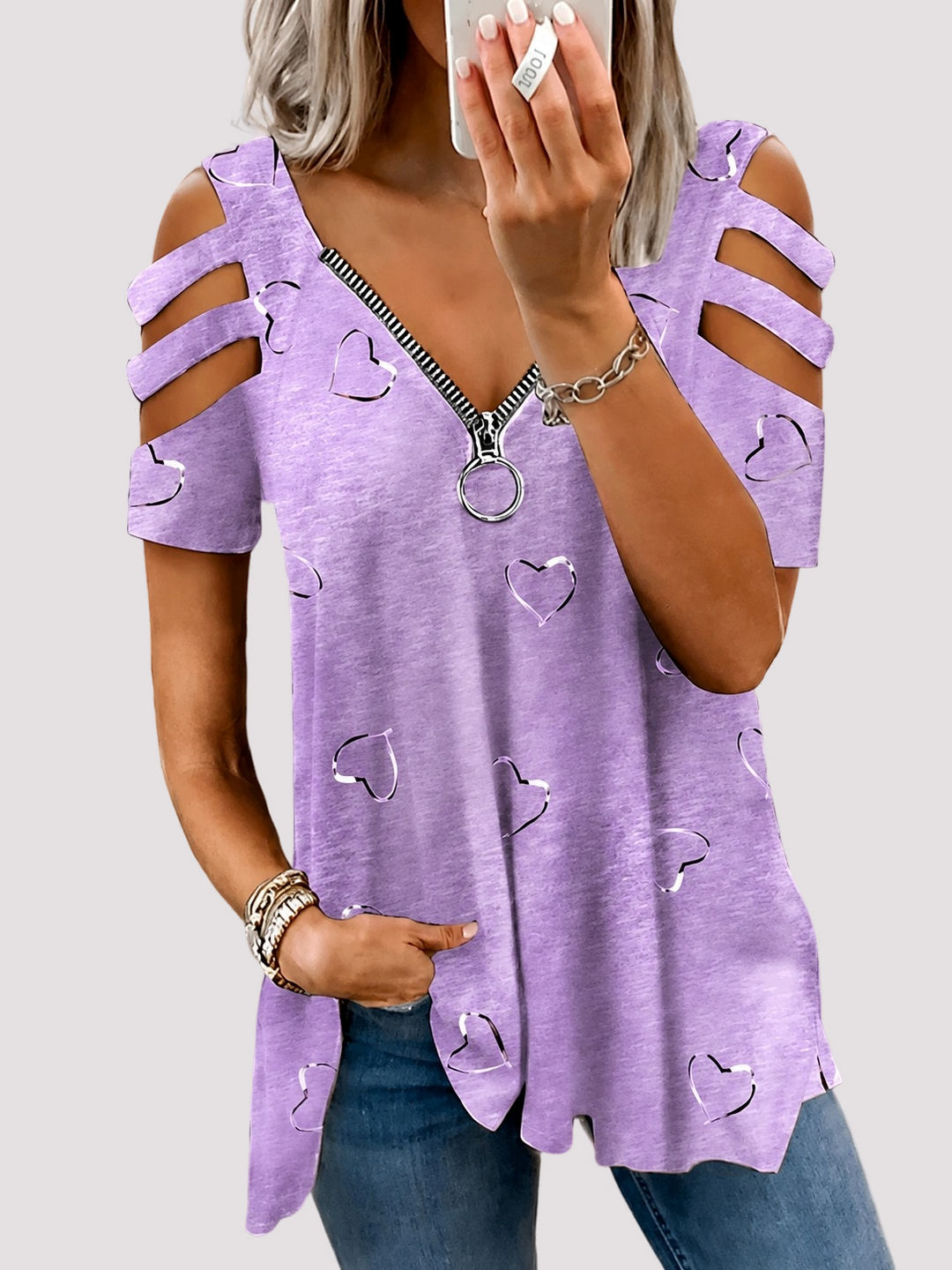 Stylisches Damen Sommer Top mit Herzprint und Cut-Out-Details, kurzärmlig und bequem für warme Tage.