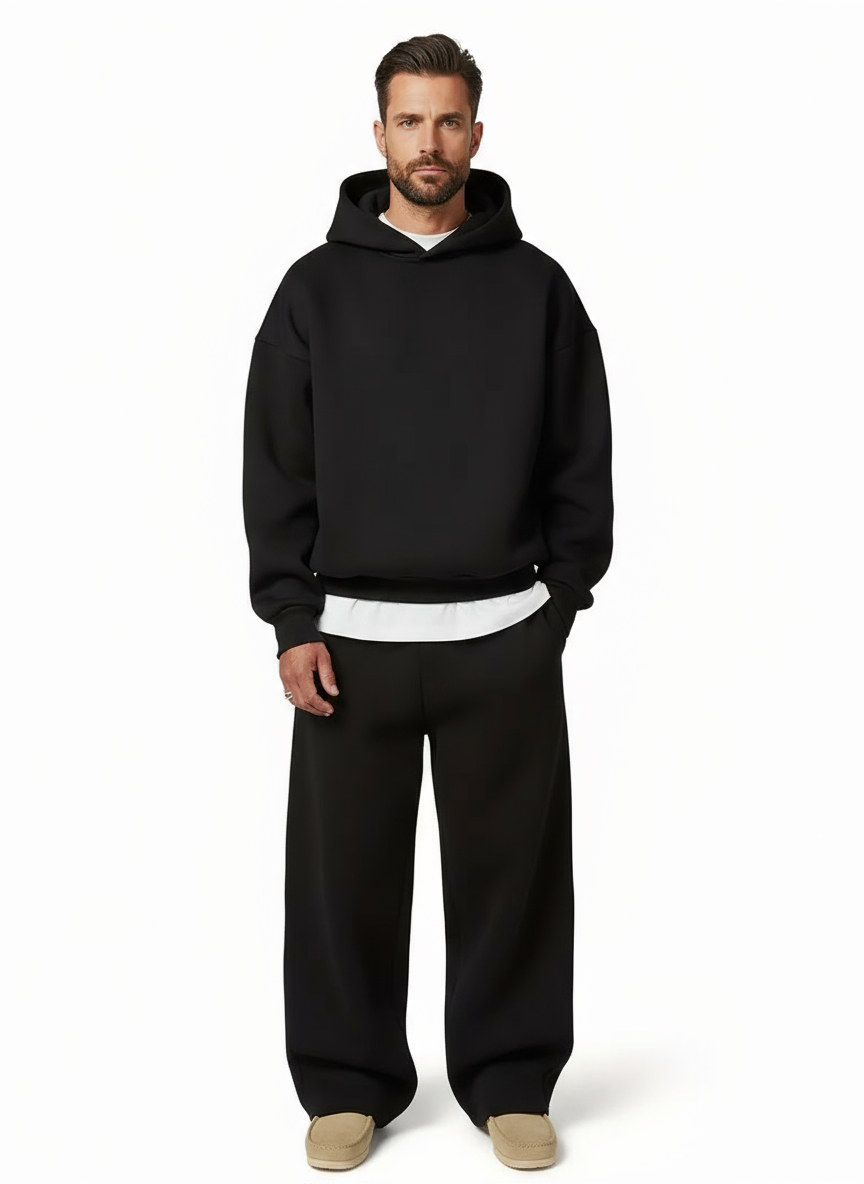 Stylischer Herren Kapuzenpullover in Grau aus dem Trainingsanzug Set, weich und bequem. Ideal für Freizeit.