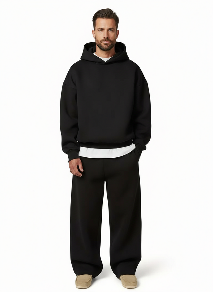 Stylischer Herren Kapuzenpullover in Grau aus dem Trainingsanzug Set, weich und bequem. Ideal für Freizeit.