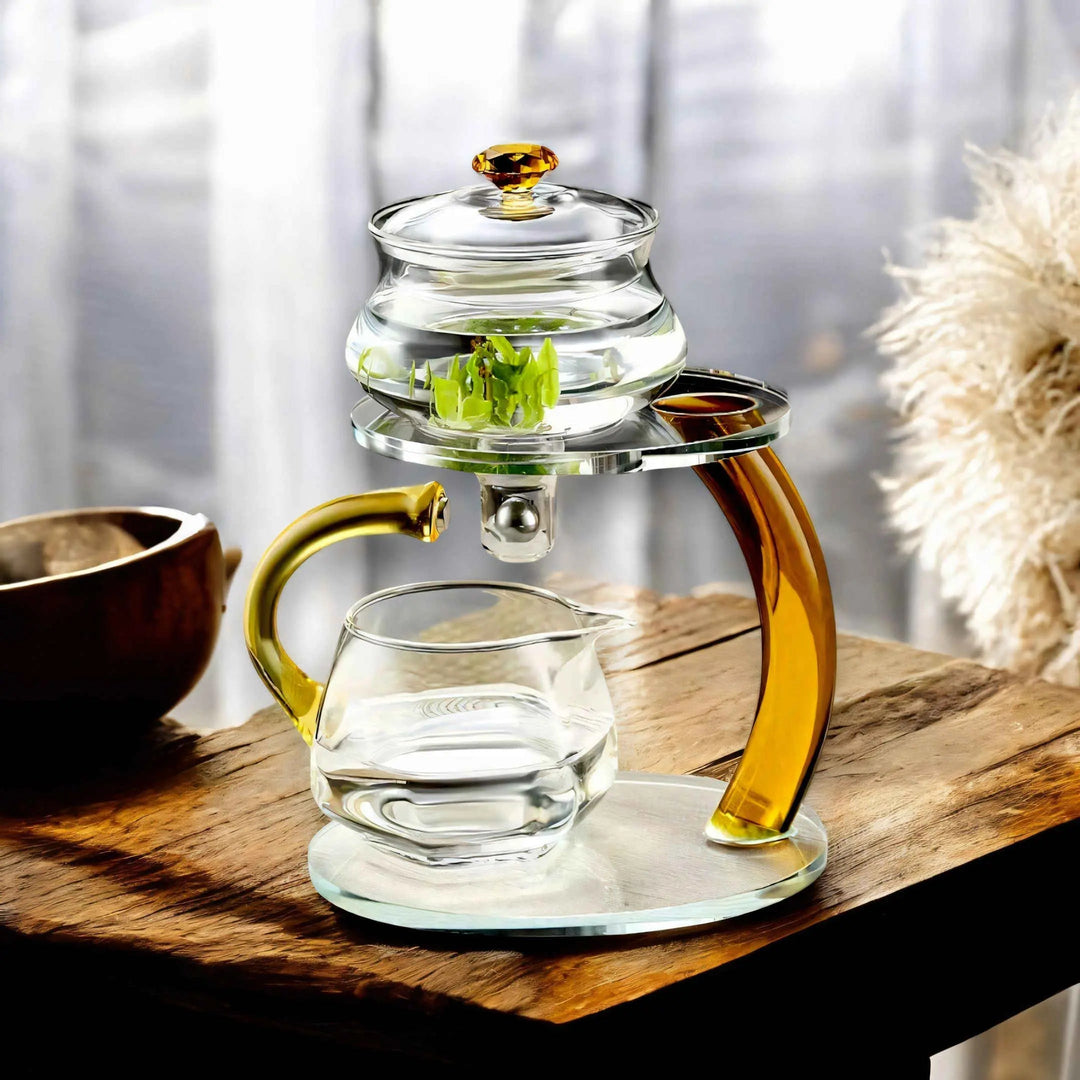 Elegante magnetische Teekanne mit Infuser aus Glas, Gold und Schwarz. Perfekt für Teeliebhaber und moderne Küchen.