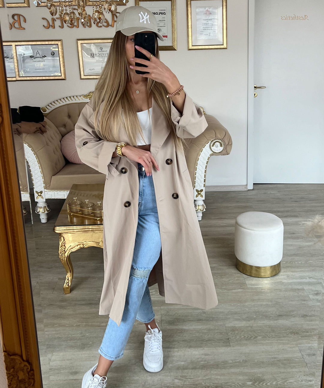 Herbstlicher Damen-Übergangsmantel, beiger Trenchcoat, elegant & bequem.