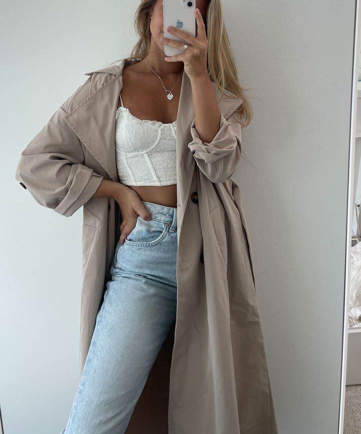 Eleganter beiger Übergangsmantel für Damen, leichte Qualität, Frühling & Herbst.