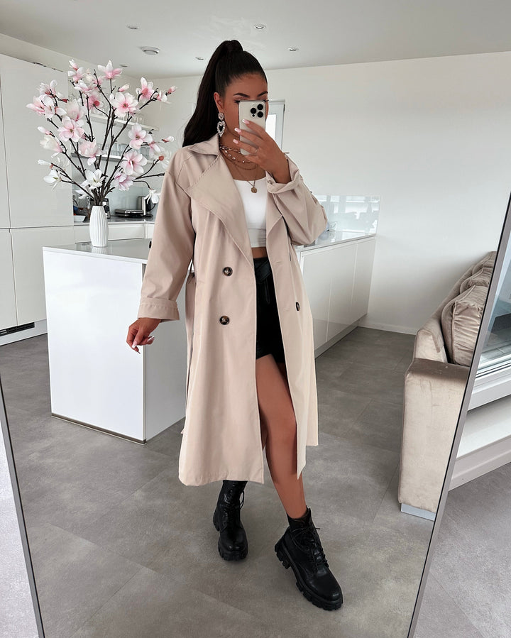 Eleganter beiger Damen-Trenchcoat für Frühling & Herbst, locker geschnitten.