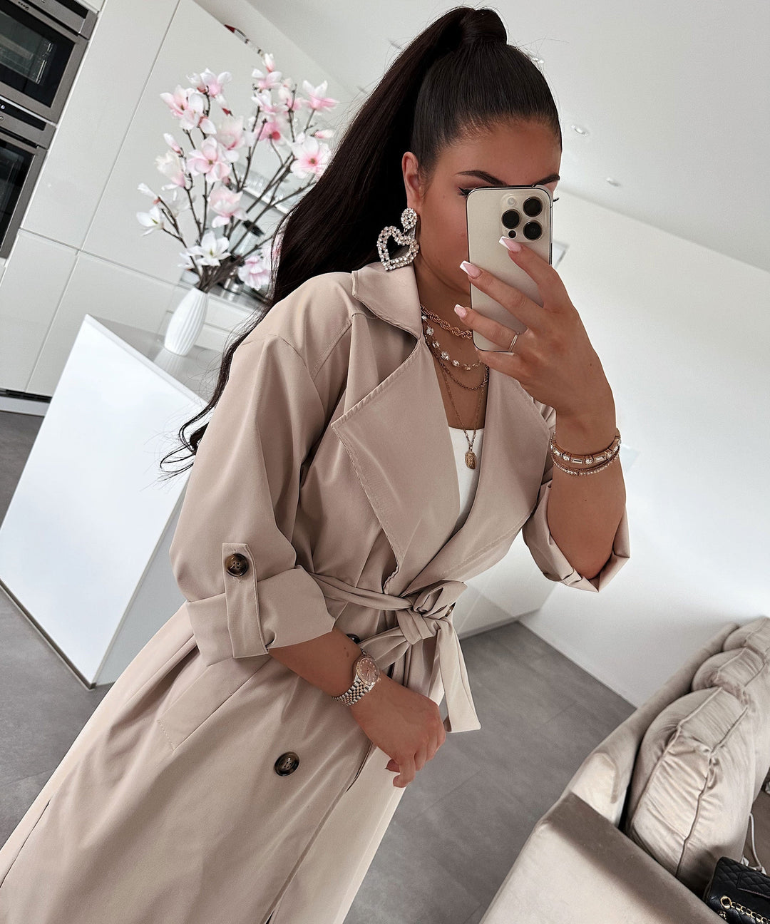 Frühling/Herbst Damenmantel, beiger Trenchcoat in leichter Ausführung.