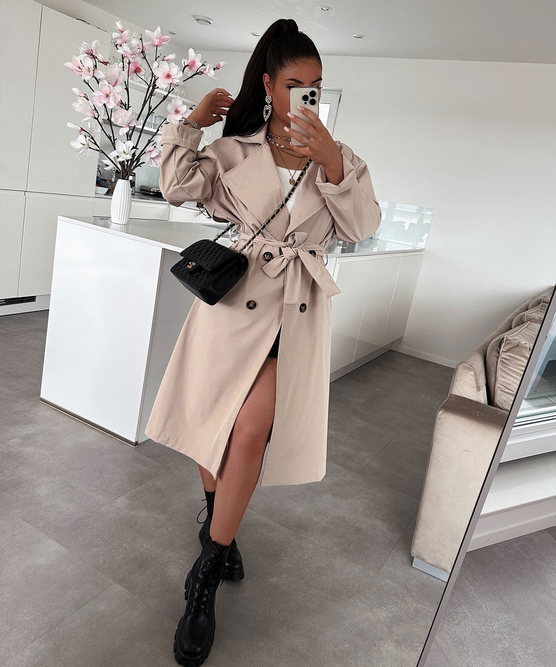 Herbstmantel für Damen: Eleganter beiger Übergangsmantel in Einheitsgröße.
