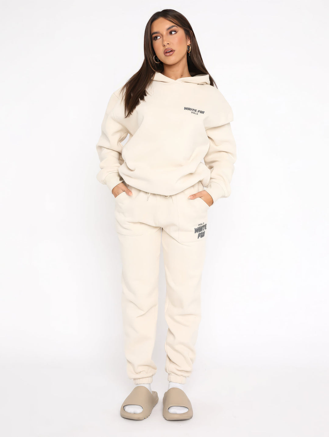 Sportlicher Damen Trainingsanzug: Bequemes Set aus Hoodie & Jogginghose, ideal für Fitness & Athleisure.