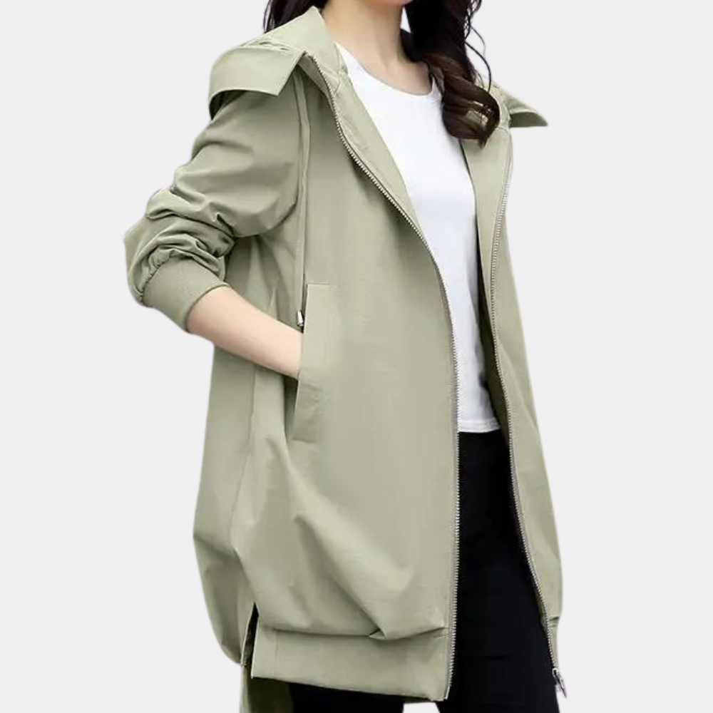 Vielseitige Damen Freizeitjacke mit Kapuze, winddicht & atmungsaktiv. Geeignet für Frühling und kühle Herbsttage.