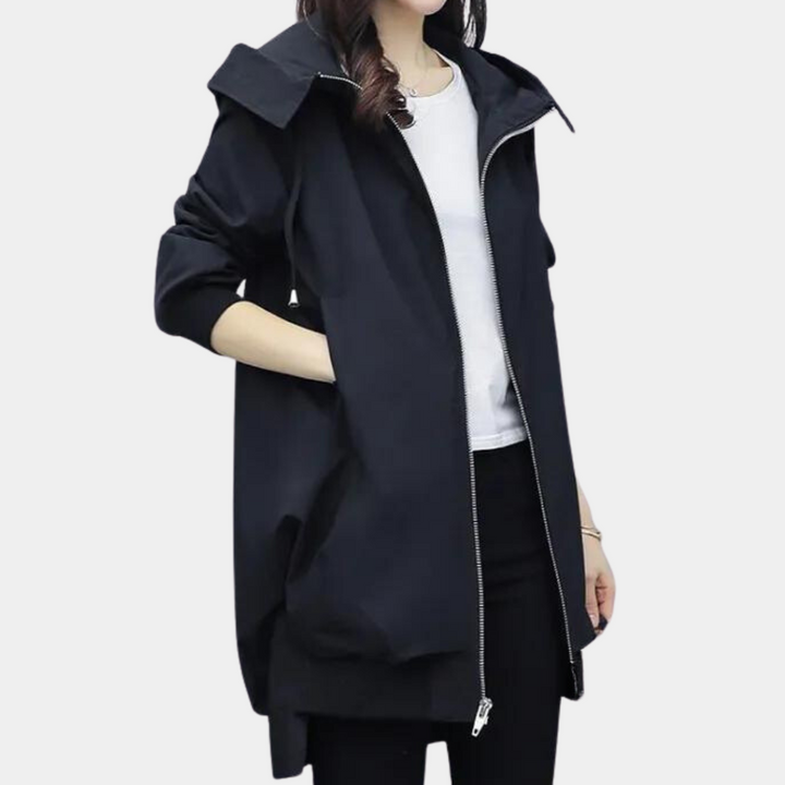 Damen Übergangsjacke mit Kapuze, winddicht und leicht. Ideal für stilvolle Frühlings- & Herbstoutfits.