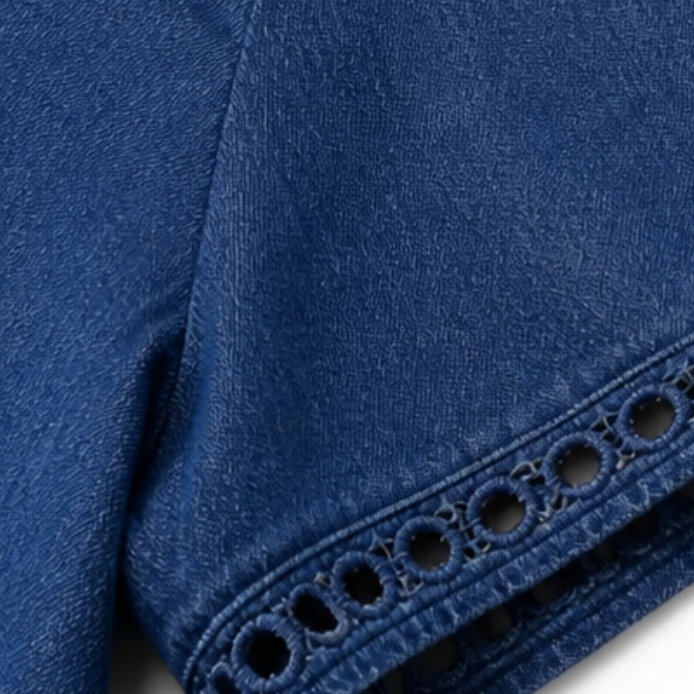 Leichtes Damenkleid: Midikleid A-Linie mit Lochstickerei. Kurzarm und luftig, perfektes Sommer- und Strandkleid.