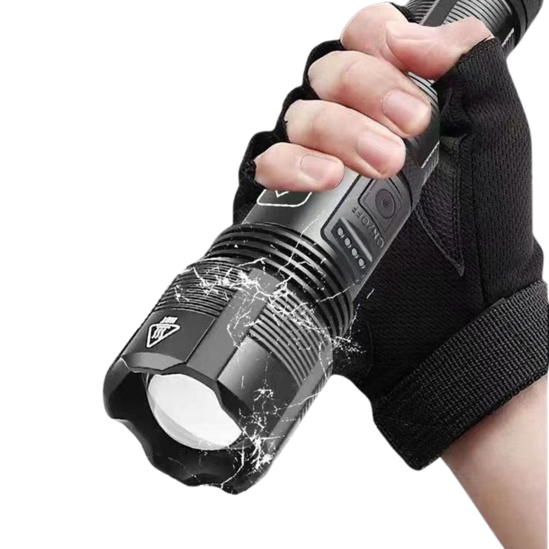 Robuste LED Taschenlampe, USB aufladbar, 500m Reichweite, 5 Modi, perfekt für Outdoor.