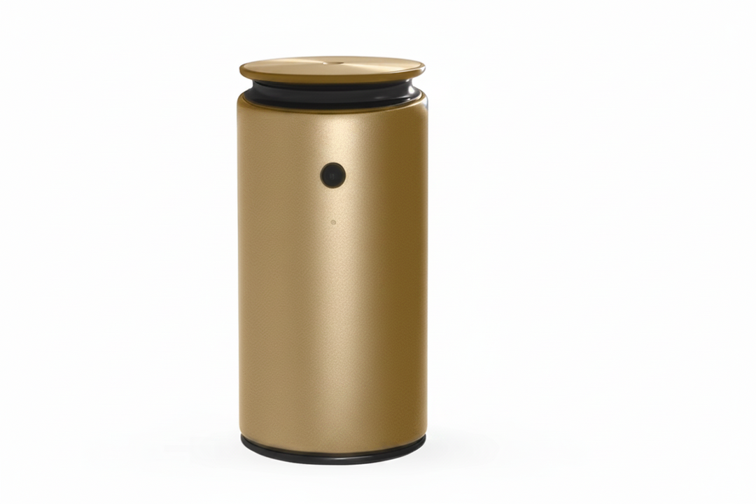 Goldener, tragbarer Aroma Diffusor für ätherische Öle, ideal für Zuhause, Büro und Auto.