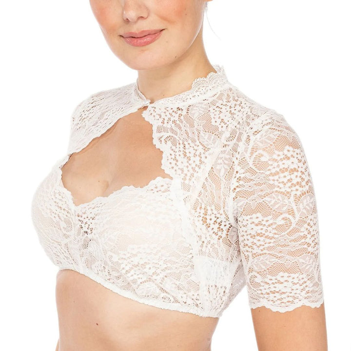 Verführerische Dirndlbluse Katherina, kurzärmelig, mit Spitze. Ideal für ein elegantes Trachten-Outfit.