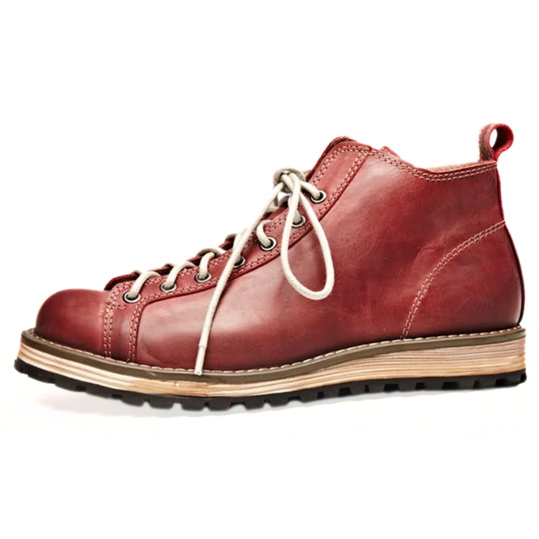 Moderne Trachten-Sneaker-Stiefel für Damen & Herren. Robuste Ganzjahresschuhe im stilvollen Design.